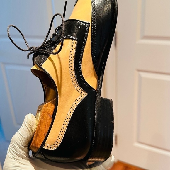 Soulier Two Tone Brogue Spectator Wingtip Oxfords. - Picture 10 of 13